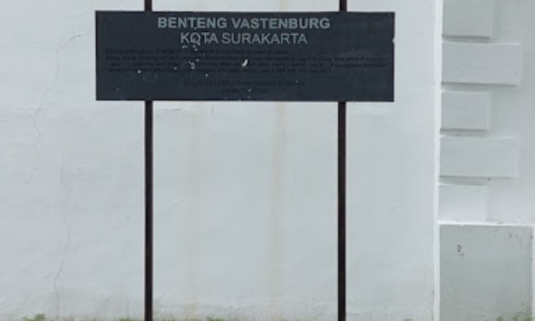 Alamat Benteng Vastenburg
