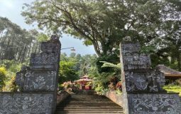 Keraton Gunung Kawi – Sejarah, Daya Tarik, Lokasi & Ragam Aktivitas