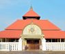 Masjid Besar Kauman – Sejarah, Daya Tarik, Lokasi & Ragam Aktivitas
