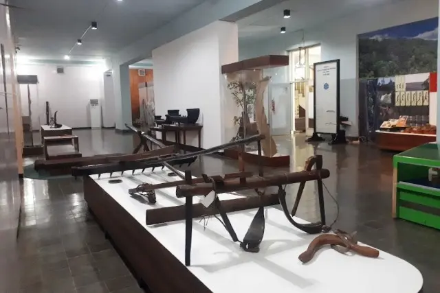 Alamat Museum Nasional Sejarah Alam Indonesia