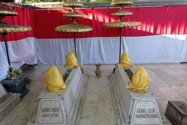 Aktivitas Menarik Makam Raden Wijaya