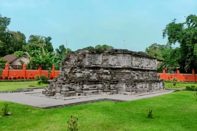Sejarah dan Bangunan Candi Surowono