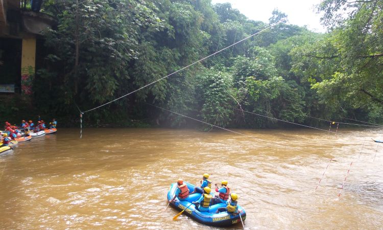 Arung Jeram Sungai Ciliwung