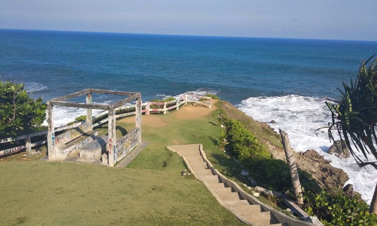 Pantai Karang Tawulan