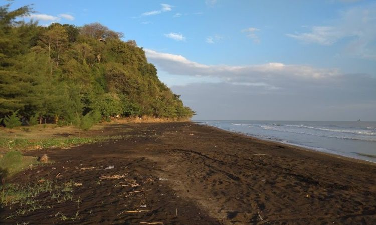 Pantai Gua Manik