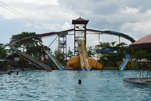 Taman Wisata Tirtoirmolo Waterpark