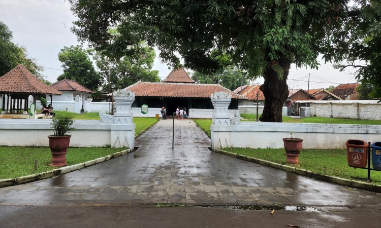 Berwisata And Menyusuri Sejarah Keraton Kasepuhan Cirebon Java Travel
