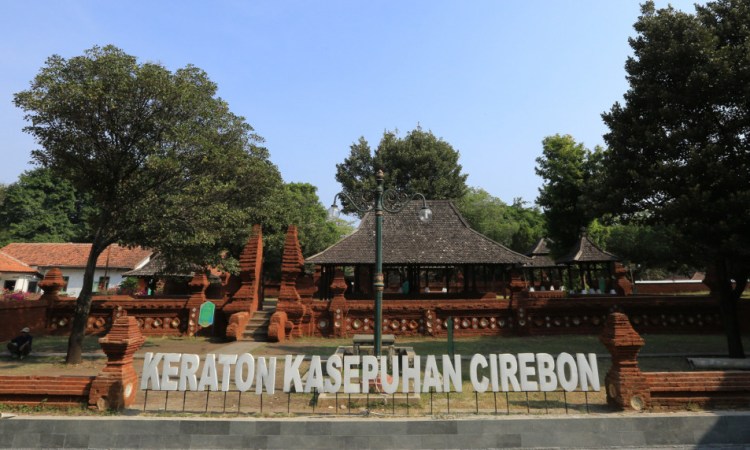Berwisata & Menyusuri Sejarah Keraton Kasepuhan Cirebon