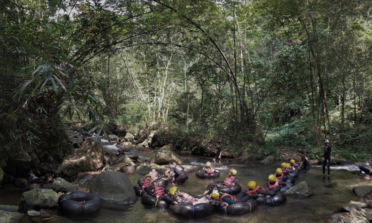Aktifitas Seru Selama Berada di Cikadongdong River Tubing