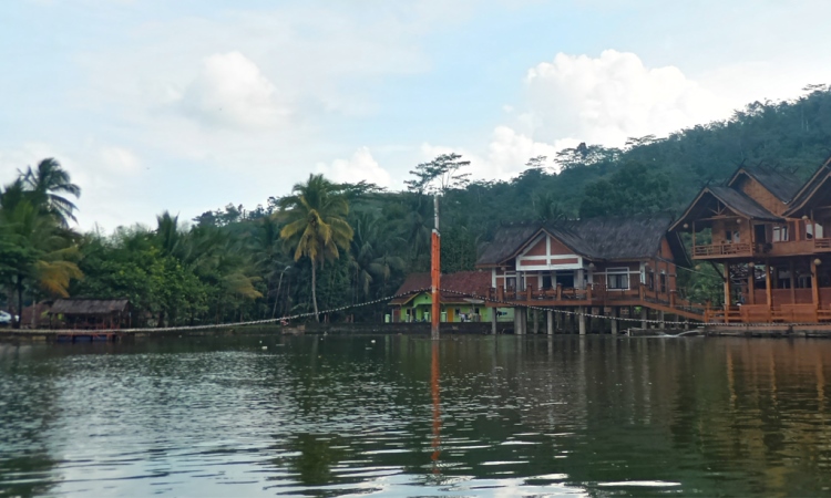 Danau Lemona, Tempat Wisata Kuliner Kekinian di Tasikmalaya