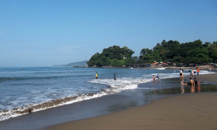 Pantai Karang Sari