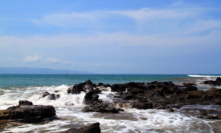 19 Wisata Pantai di Sukabumi Favorit Dikunjungi Wisatawan