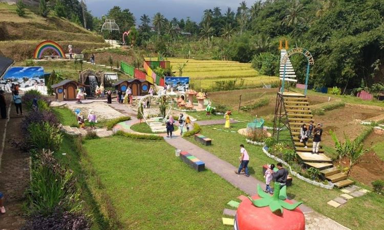 Batu Apung Alam Hijau, Wisata Keluarga & Edukasi Terbaik di Purwakarta
