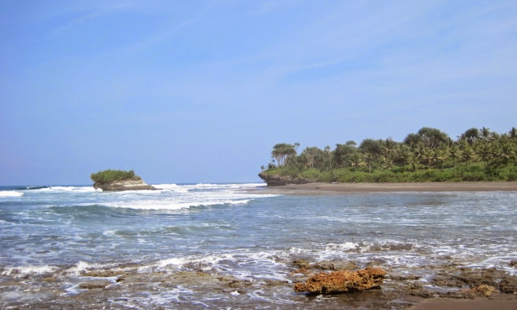 Pantai Keusik Luhur
