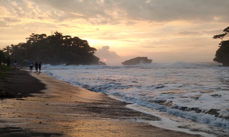 Sunset Pantai Madasari