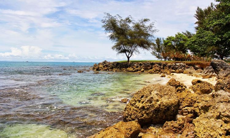 Pantai Carita, Wisata Bahari Favorit di Banten