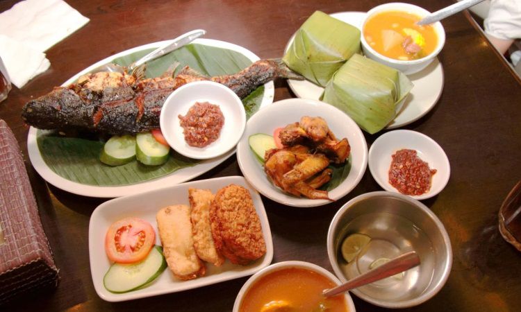 10 Restoran & Tempat Makan di Purwakarta Paling Enak & Murah