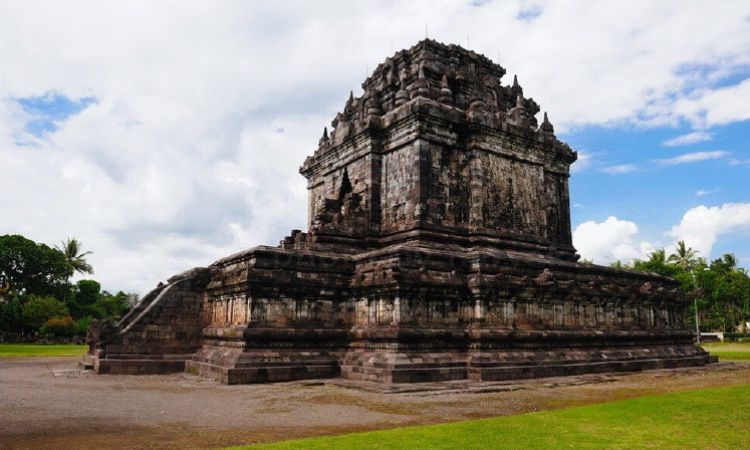 Candi Mendut, Wisata Sejarah Peninggalan Dinasti Syailendra - Java Travel