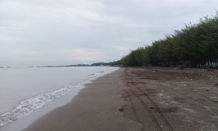 Padaharja Beach