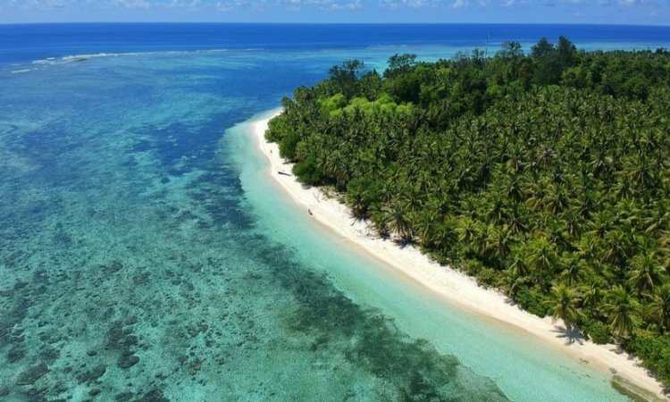 5 Pulau Cantik di Jawa Timur Menarik untuk Dijelajahi