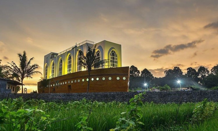 Masjid As Safinatun Najah, Masjid Kapal Unik di Semarang Terinspirasi Kisah  Nabi Nuh - Java Travel