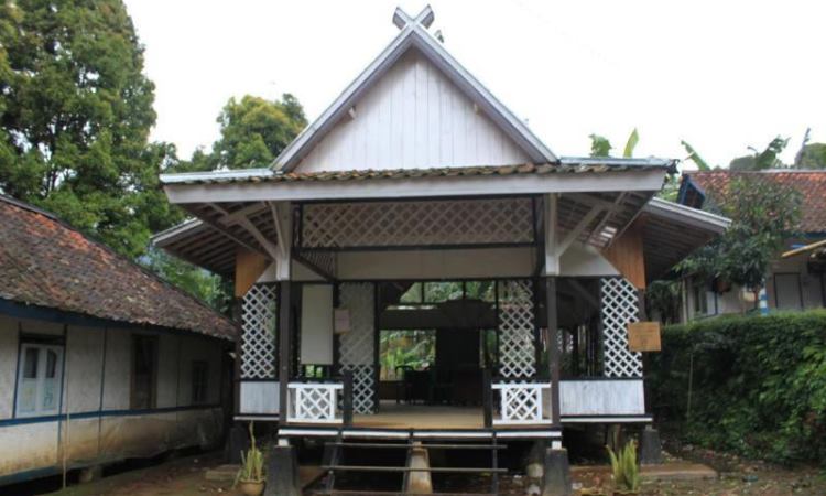 Rumah Adat Jolopong