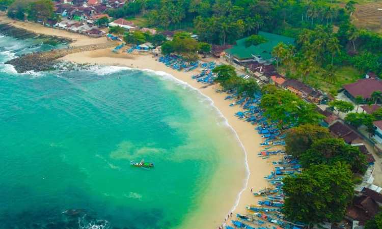 Pantai Rancabuaya, Destinasi Bahari yang Indah di Kota Intan Garut