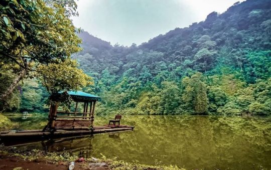 Telaga Warna, Danau Cantik yang Berbalut Legenda di Puncak Bogor