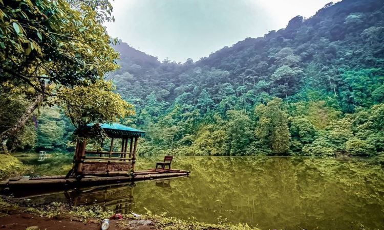 Telaga Warna, Danau Cantik yang Berbalut Legenda di Puncak Bogor
