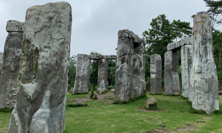 Daya Tarik Dimiliki Stonehenge Merapi