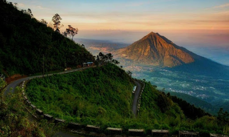 Gunung Telomoyo, Menikmati Panorama 5 Gunung Sekaligus di Jawa Tengah - Java Travel