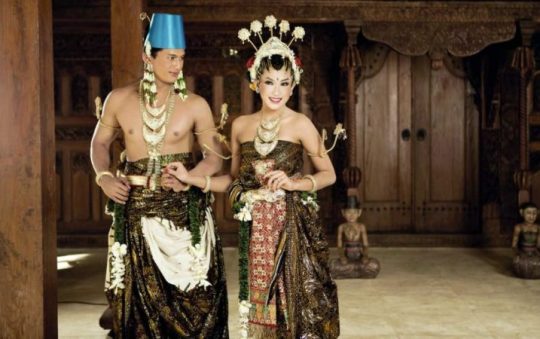 5 Pakaian Adat Yogyakarta & Keunikannya, Busana Anggun & Berwibawa