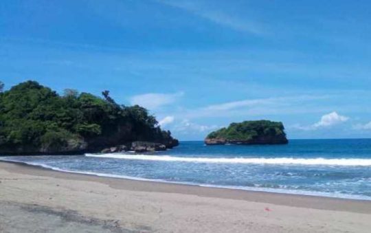 Pantai Ungapan, Pesona Pantai Indah Nan Eksotis di Malang