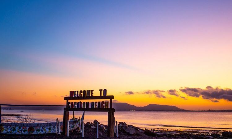 Pantai Cacalan, Spot Favorit Menikmati Indahnya Sunrise di Banyuwangi
