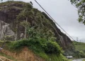 Batu Tumpang, Pesona Tebing Batu Raksasa & Perkebunan Teh di Garut