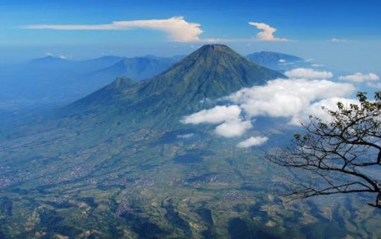 Gunung Cikuray, Gunung Stratovolcano dengan Panorama Memukau di Garut