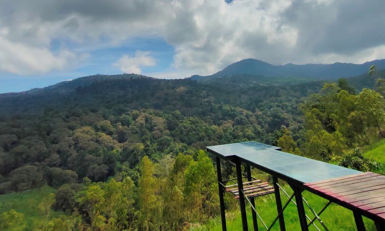 Kamodjan Fillage, Panorama Alam yang Eksotis dengan Spot Instagramable di Garut