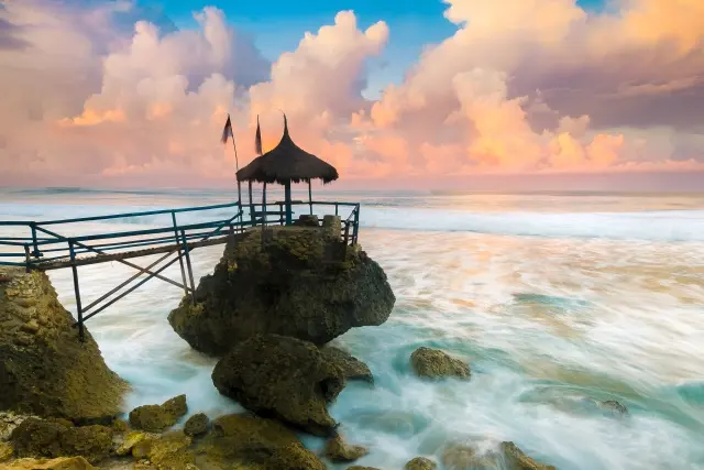 Shutterstock Fasilitas Pantai Watu Lawang
