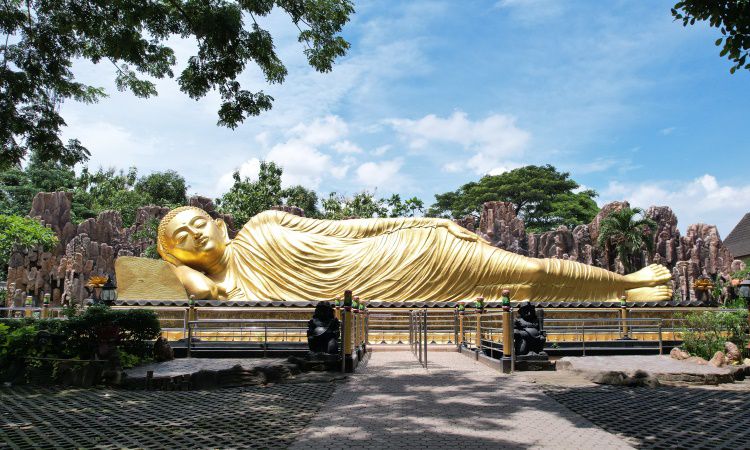 Daya Tarik Patung Buddha Tidur