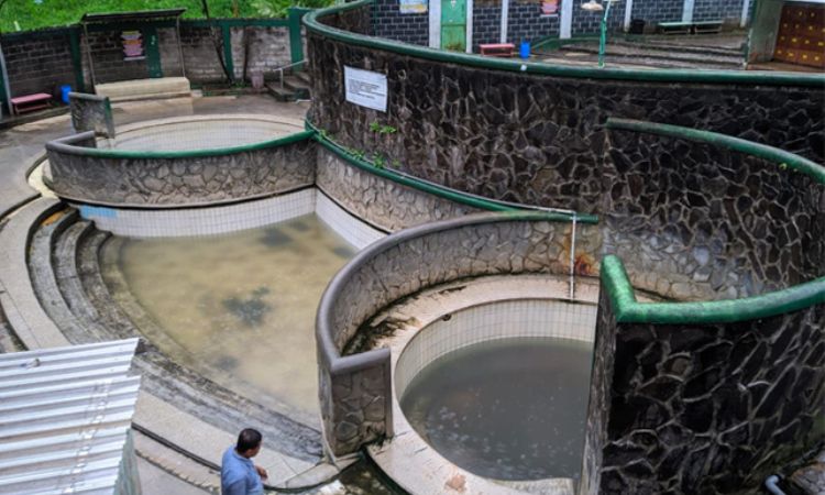 Pemandian Air Panas Pacet, Kolam Pemandian yang Populer di Mojokerto