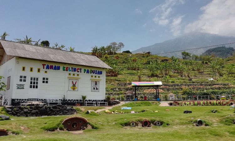 Taman Kelinci Pacet, Destinasi Wisata Edukasi Favorit di Mojokerto