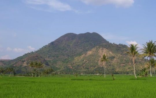 Gunung Haruman, Pesona Alam Eksotis yang Sarat Sejarah & Mitos di Garut