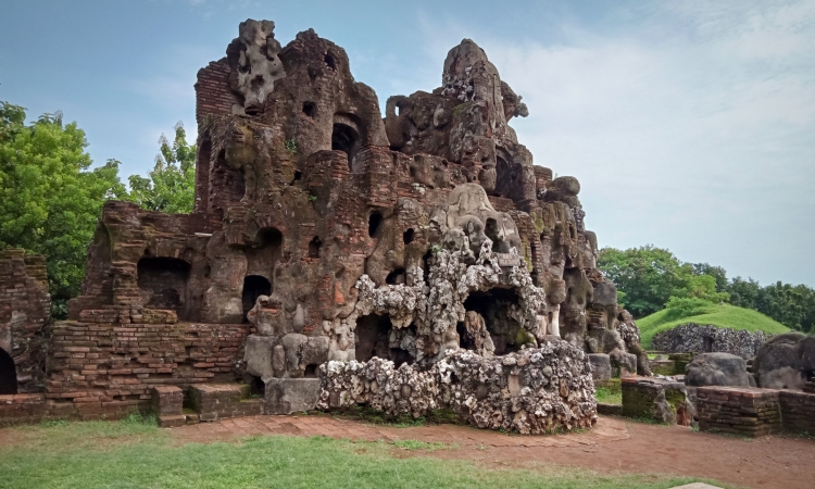 Goa Sunyaragi, Situs Sejarah Menarik & Sarat Mitos di Cirebon