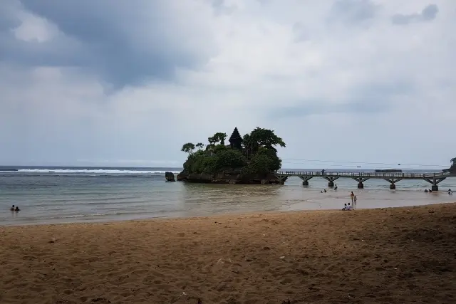 Shutterstock Wisata Pantai Balekambang