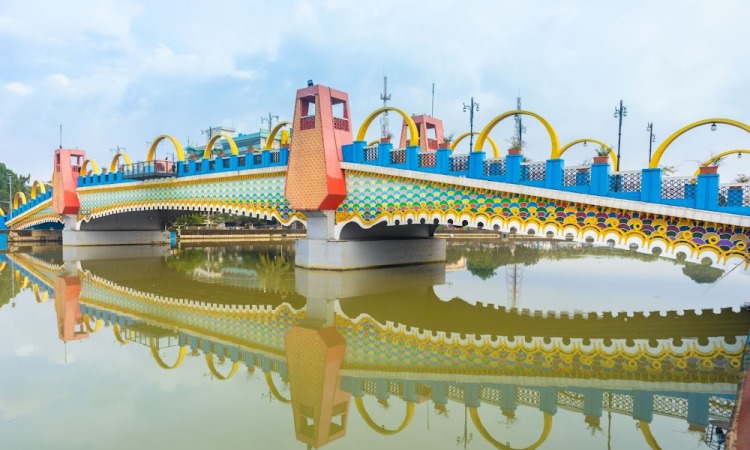 Kegiatan Menarik di Jembatan Kaca Tangerang