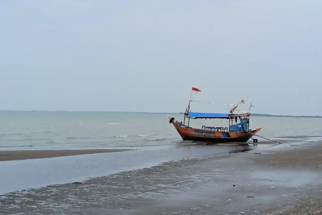 Fasilitas di Pantai Tanjung Pakis