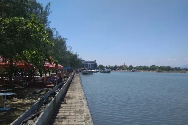 Fasilitas Pantai Marina Semarang
